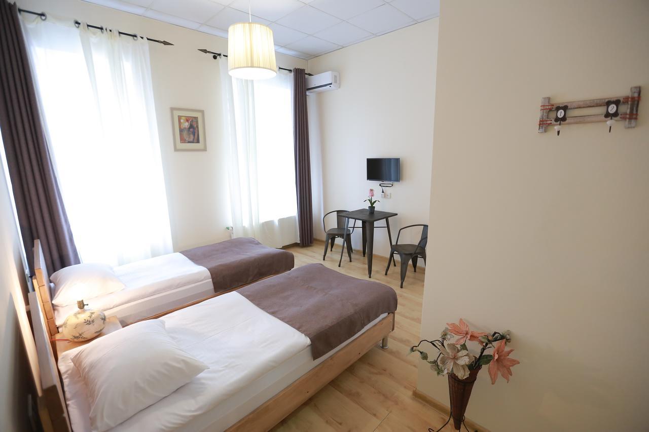 Midtown Hotel & Hostel Tbilissi Extérieur photo
